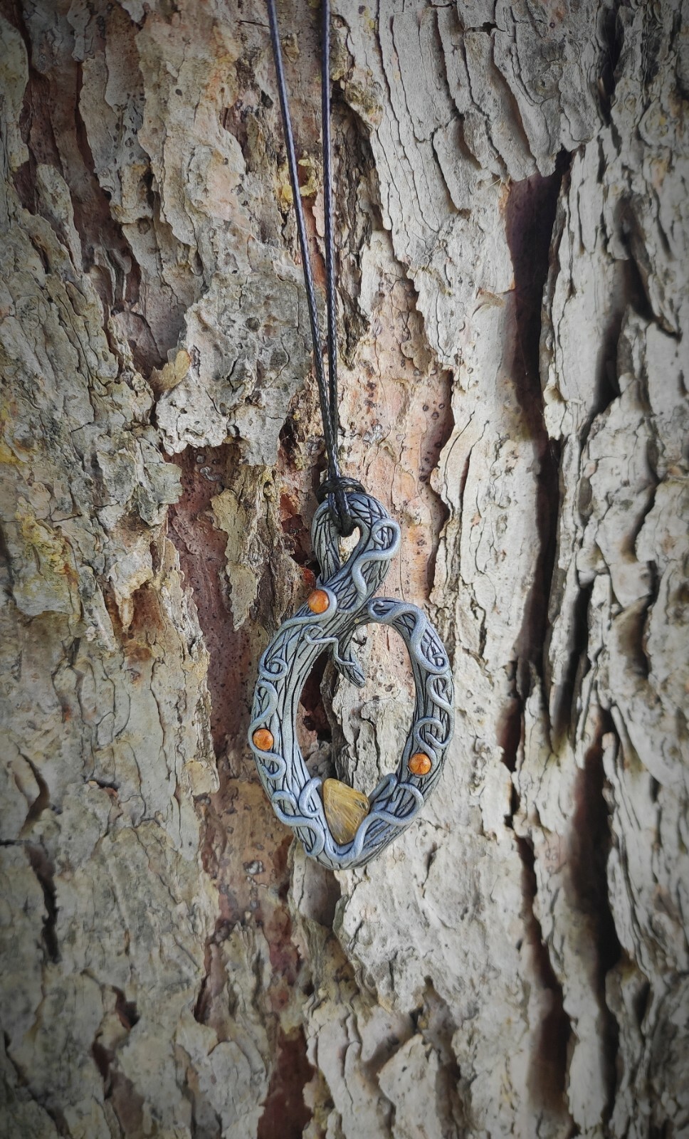 Pendentif amulette gothique pierre authentique pour exprimer votre singularité - 4