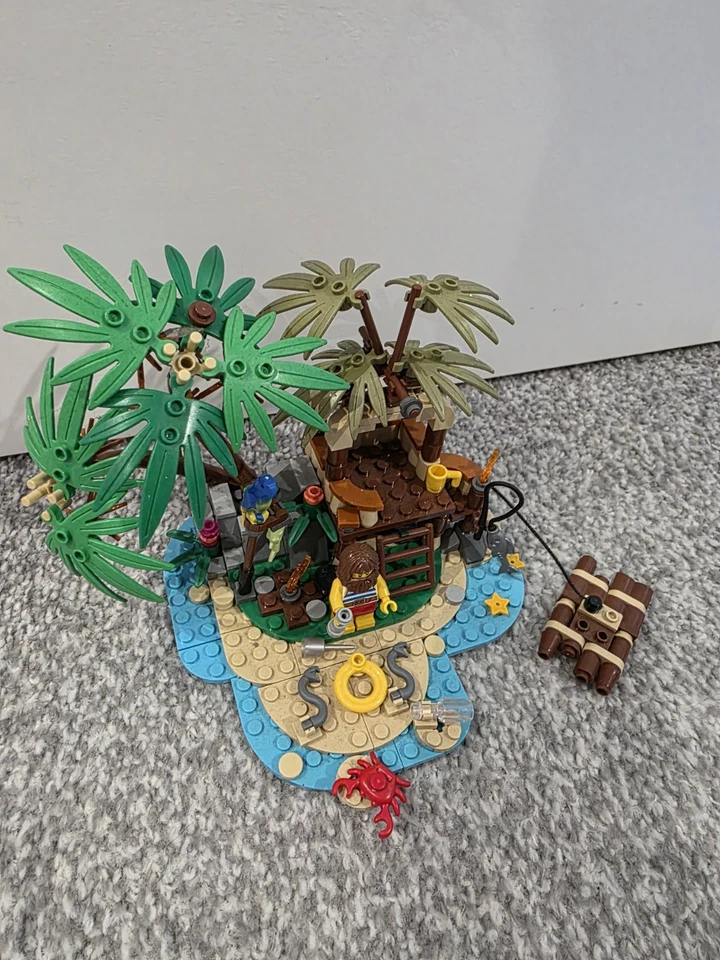 LEGO Ideas 40566 Ray the Castaway, photo 1 of 4