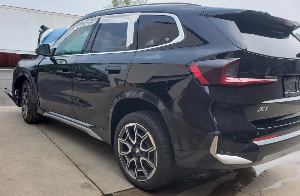 BMW X1 2023 suspensión delantera izquierda rodilla --7 k-- Foto 4 de 4