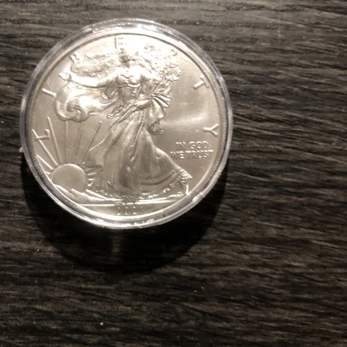 - American Silver Eagle 2021 Uncirculated Capsules have a crack in them￼