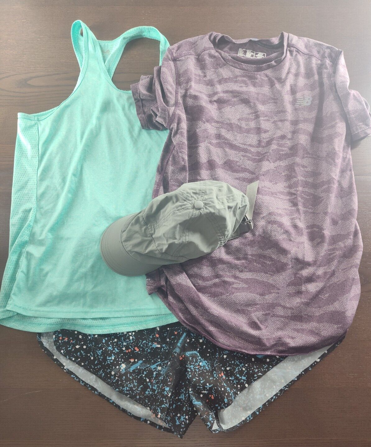 Pantaloncini da corsa canotta t shirt cappello Reebok New Balance Fila North Face