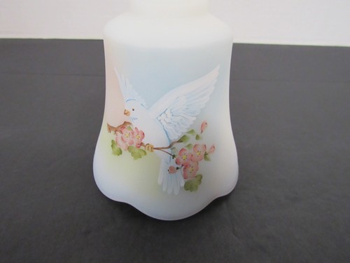 Fenton Satin White Milk Glass Painted Bell ~ A. Farley ~ Dove, Flowers, and Poem - Bild 2 von 9