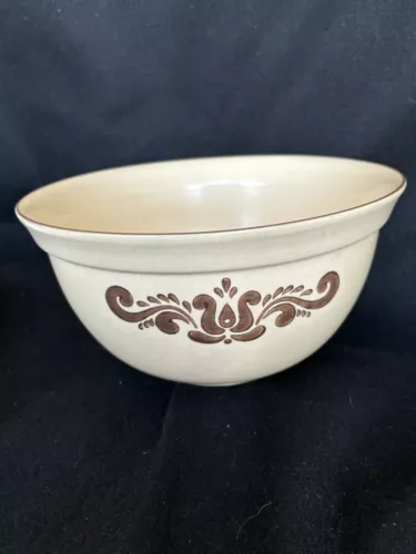 VTG Pfaltzgraff Village Folk Art Pattern Tan & Brown Mixing Bowl