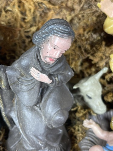 Vintage 11 Pc Hard Plastic Nativity Set Wood Stable Creche, Made in Taiwan EUC - Picture 14 of 16