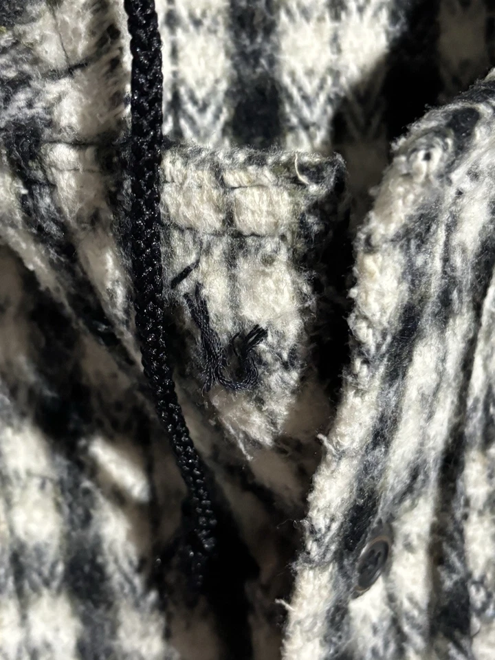 Sudadera con Capucha Vintage Earth Ragz Baja Talla L Blanco y Negro Cuadros Gruesa Cálida México Foto 4 de 4