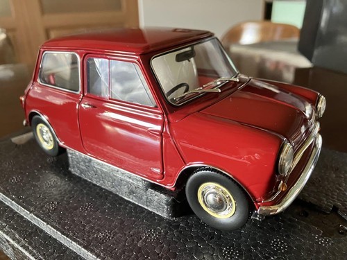 Kyosho 1/18 Morris Mini Mk.1 1959 (Cherry Red) with opening and closing #PF08UC - Picture 7 of 12