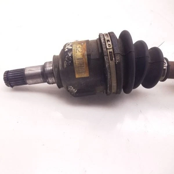 04-06 SCION XB 1,5 L TRACCIÓN DELANTERA EN EL LADO DEL CONDUCTOR EJE DELANTERO EJE Foto 2 de 4