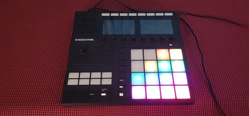 NATIVE INSTRUMENTS MASCHINE MK3 PRODUCTION CONTROLLER AUDIO MIDI INTERFACE