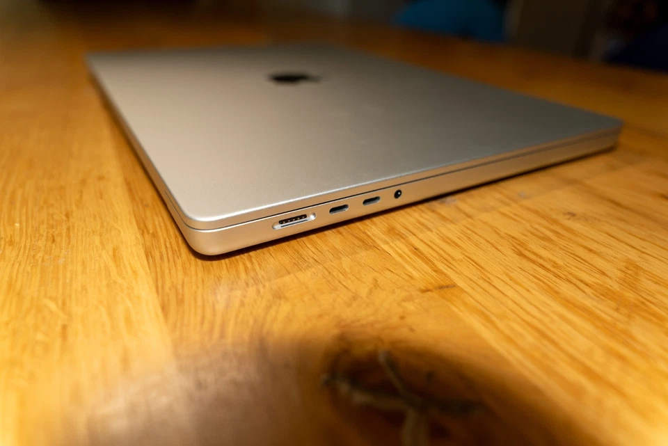 Apple MacBook Pro 16" M4 Max · 48GB · 1TB, Foto 4 von 5