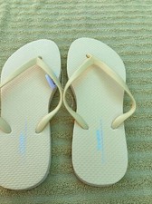 New With Tags Old Navy Womens Beach/Pool Flip Flops Sandals Size 9