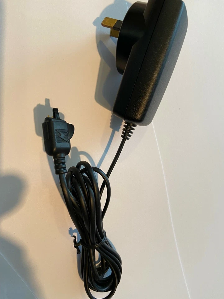 Cargador Estándar Ericsson/Sony Ericsson Red CA CST-61 en Negro Original Br/Nuevo Foto 4 de 4