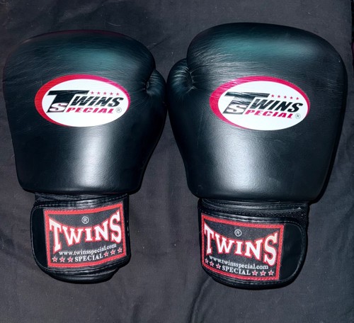 Twins Special Muay Thai Boxing Gloves BGLV 3 w/serial number premium condition