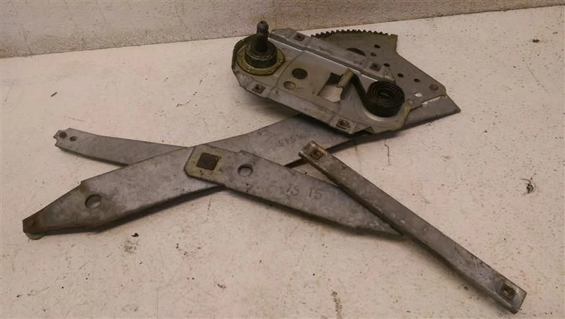 Regulador de ventana manual trasero izquierdo del conductor para Oldsmobile Delmont 88 1968 Foto 2 de 4