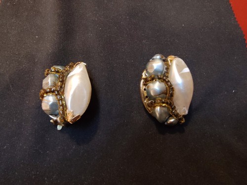 Costume jewelery - clip-on earings..beautiful! - Picture 7 of 8