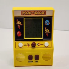 Pac-Man Handheld Mini Arcade Game 2018 Basic Fun / Bandai COL-1761