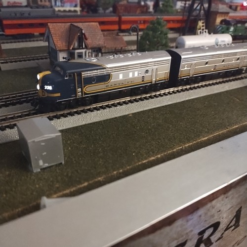 N Scale Broadway Limited Santa Fe A And B Unit Both DCC Sound Open Box Perfect