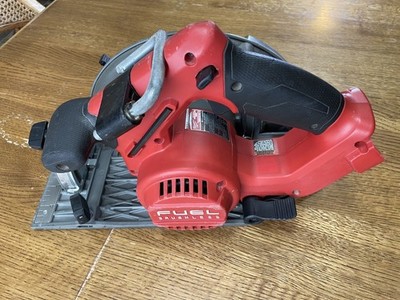 MILWAUKEE 2731-20 M18 Fuel 7-1/4  Circular Saw Tool Only Used
