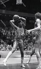 CV784 Maurice Lucas Blazers Rebound 8x10 11x1416x20 24x36Photo