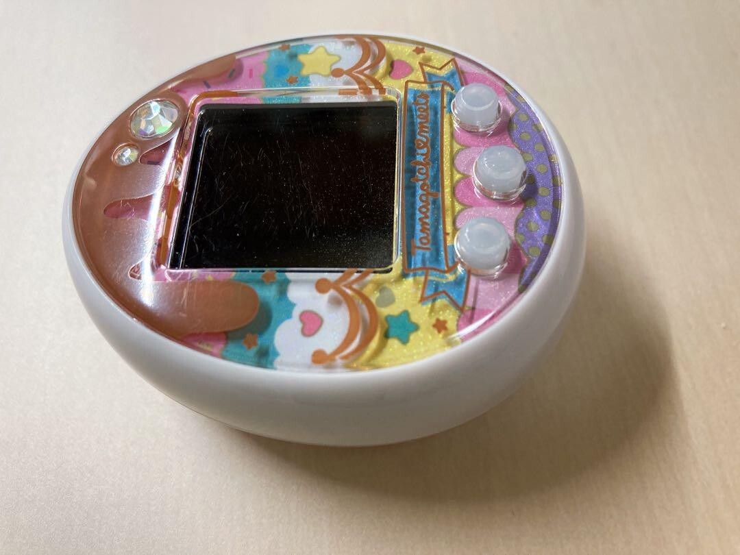d*3様 BANDAI Tamagotchi meets ホワイト 花柄 - メルカリ