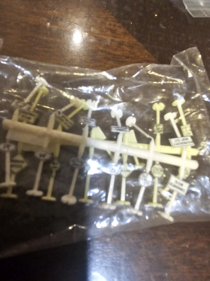 Mixed Lot N Scale Model Street Signs,  Railroad Electrical Power Line Polls 36  - Image 2 of 4
