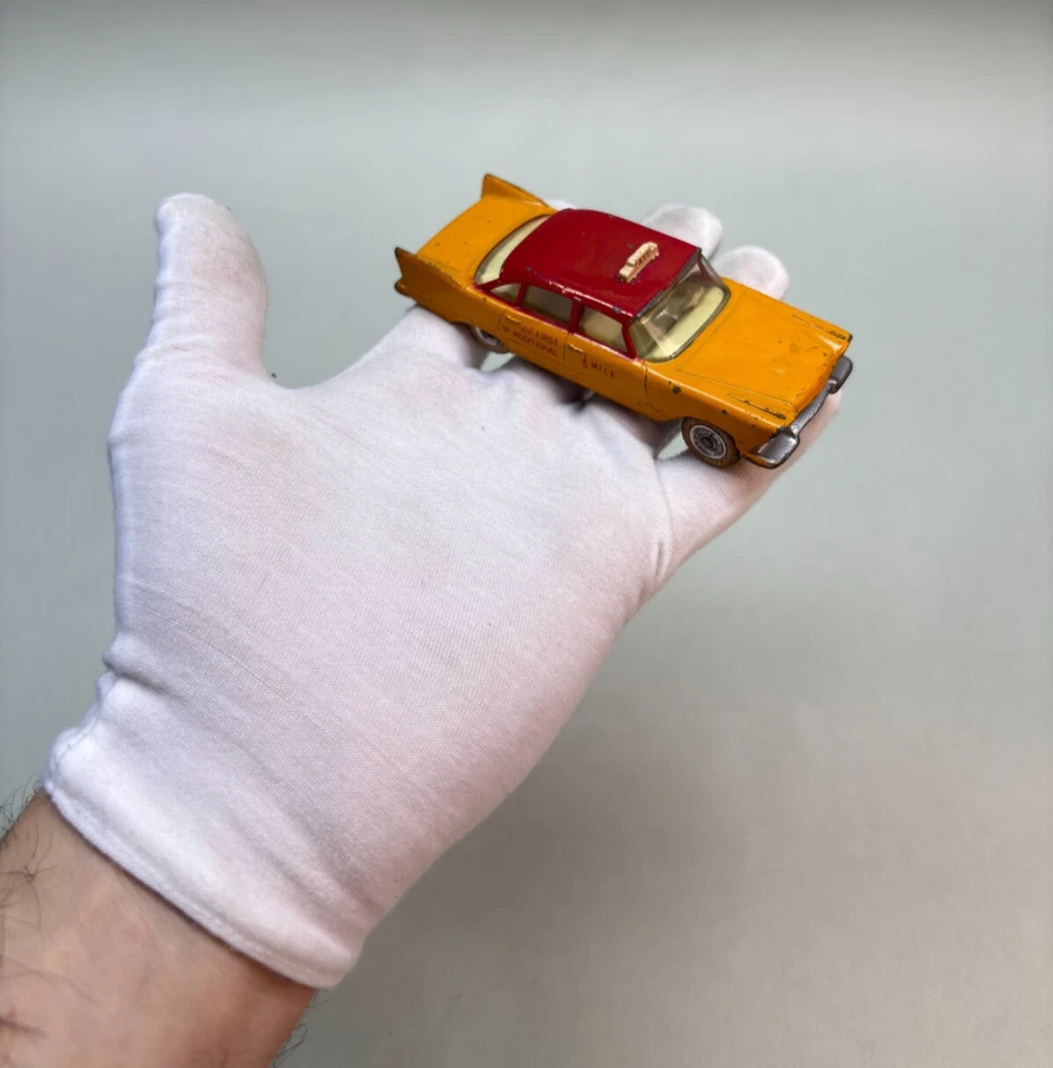 DINKY TOYS MECCANO AUTO ORIGINALE VINTAGE TAXI PLYMOUTH PLAZA 1/43 - NO BOX !! - Immagine 3 di 4