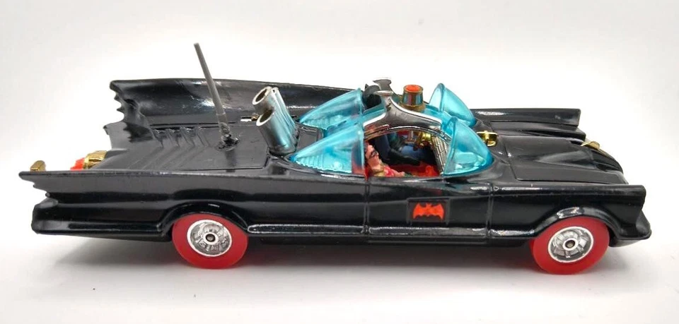 Corgi 267 Batman Batmobile Red Tires Whizz Wheels 1972 Vintage (Refurbished) - Image 2 of 4