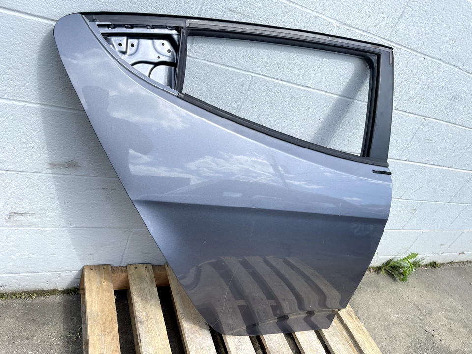 Hyundai Veloster 2012-2017 puerta trasera derecha carcasa gris OEM Foto 4 de 4