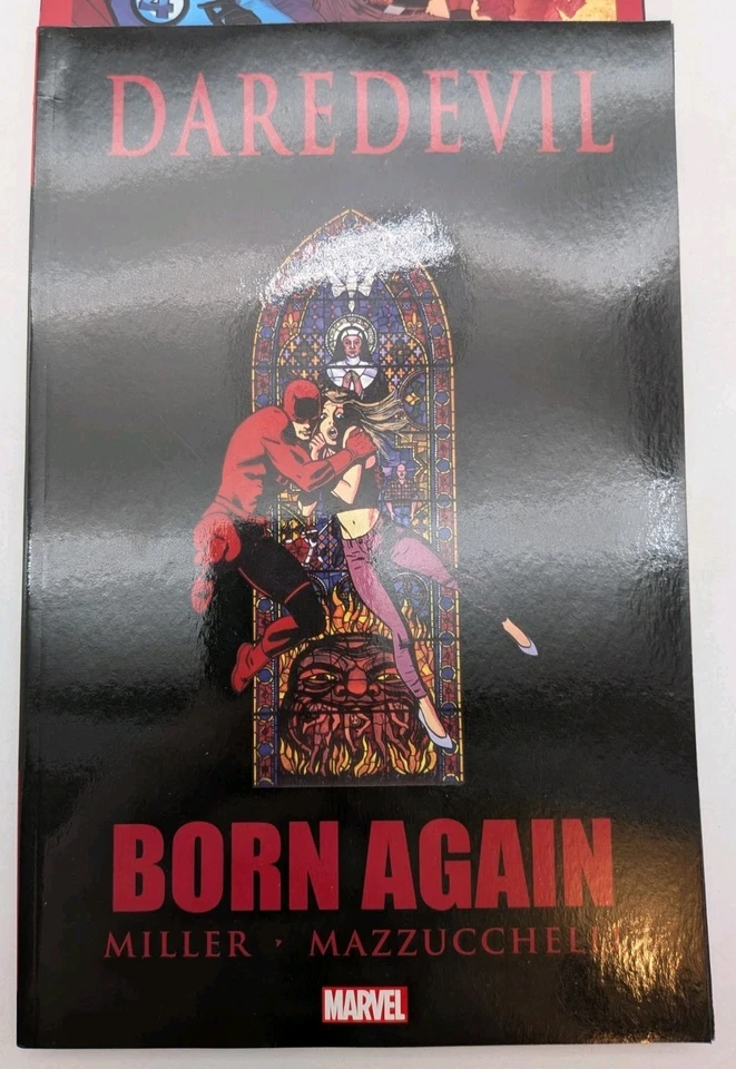 Lote de 3 Demolidor TPB. Born Again, Man Without Fear e Devil's Reign em muito bom estado usado - Imagem 4 de 4