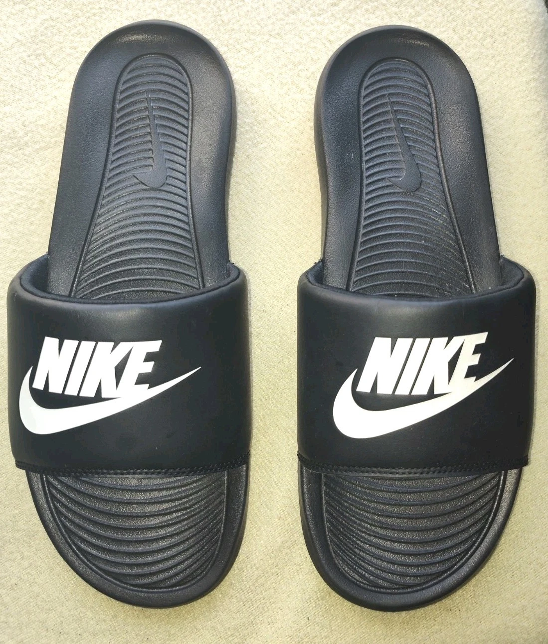 Scarpe Nike VICTORI ONE Slide Uomo Nero Bianco CN9675 002 Taglia 13 US Slides