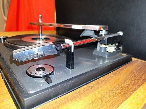 Panasonic SG-999D AM/FM Stereo Concealed Turntable. - Picture 15 of 24