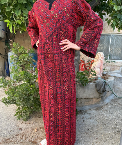 Handgewebtes palästinensisches Vintage Thobe - voll besticktes Tatreez / rotes Damenkleid