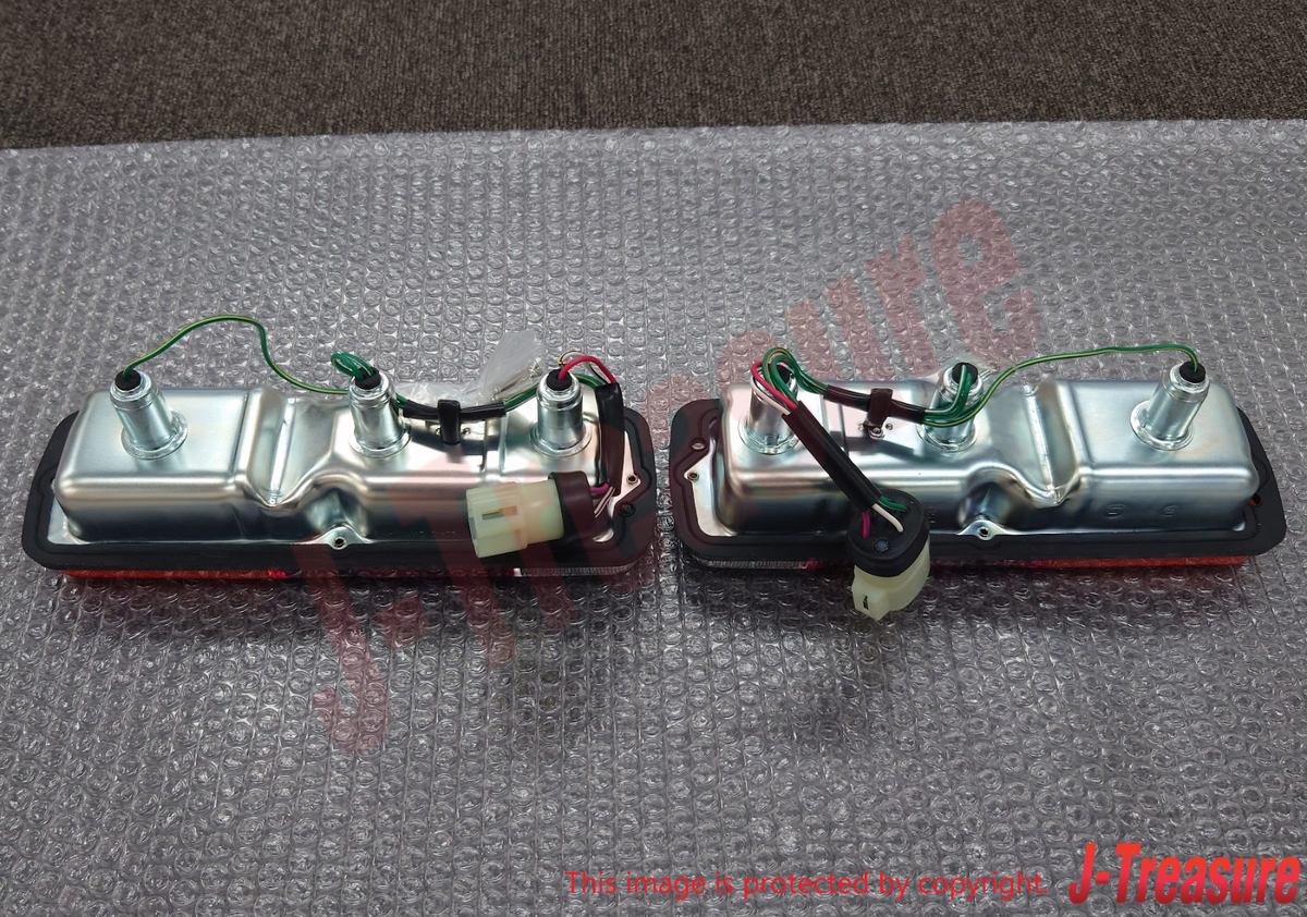 TOYOTA LAND CRUISER 40 Genuine Rear Combination Lamp Assy Right