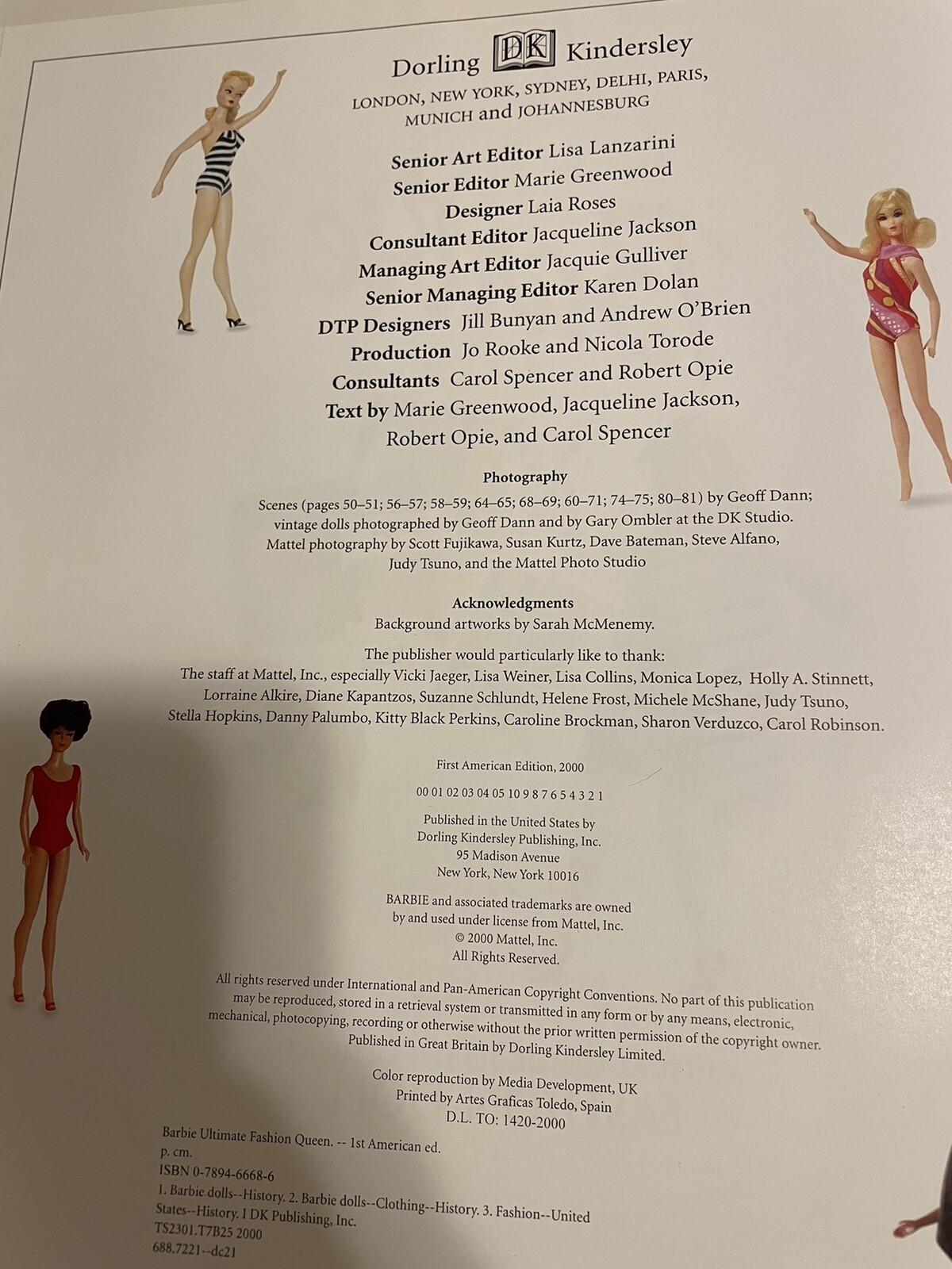 Barbie: VISUAL GUIDE TO THE ULTIMATE FASHION DOLL 2000
