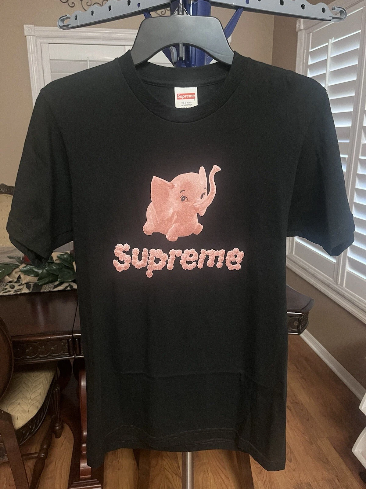 T shirt éléphant rose suprême petit streetwear noir SS17 rare 2017