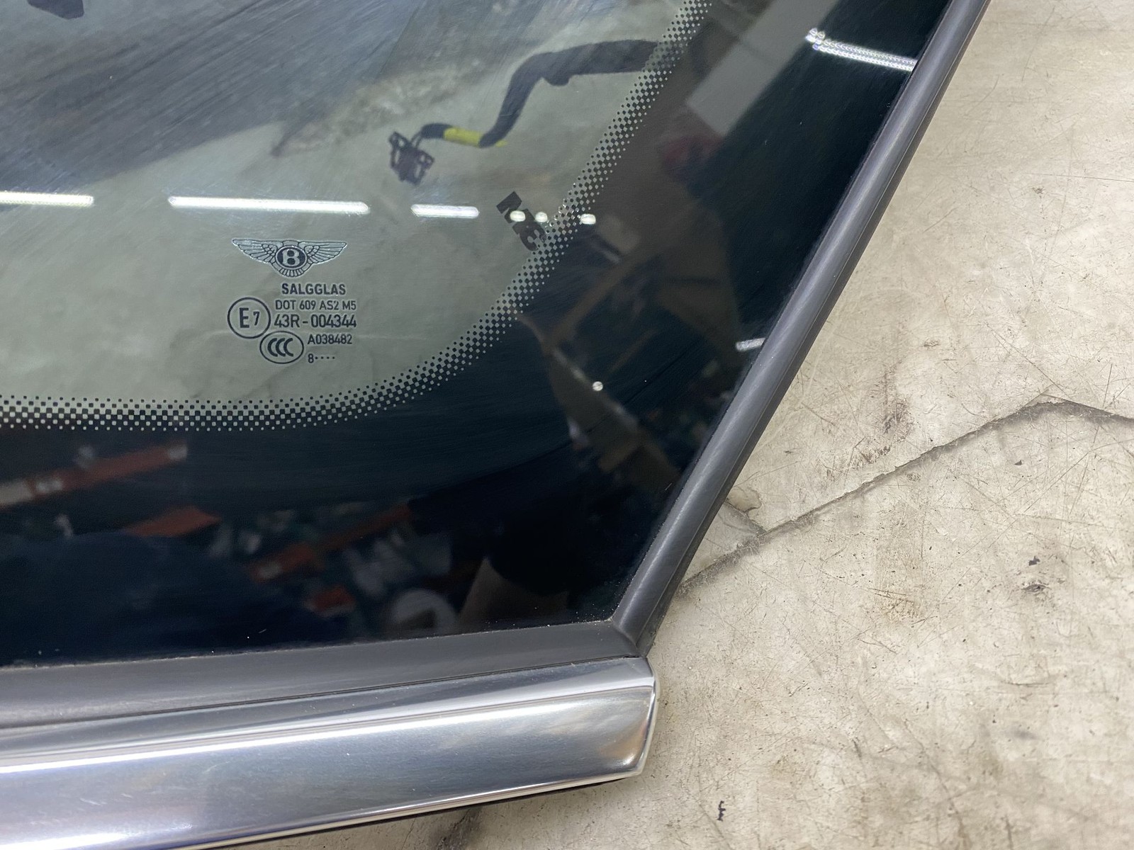 2016-2020 BENTLEY BENTAYGA OEM RH RIGHT REAR QUARTER PANEL GLASS WINDOW