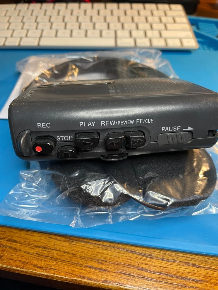 Grabadora/reproductor de voz casete Sony TCM-359V Pressman, correas nuevas, reparado Foto 4 de 4