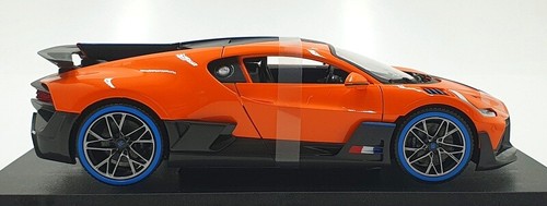 Maisto 1/18 Scale Diecast 46629 - Bugatti Divo - Orange/Black - Picture 3 of 5