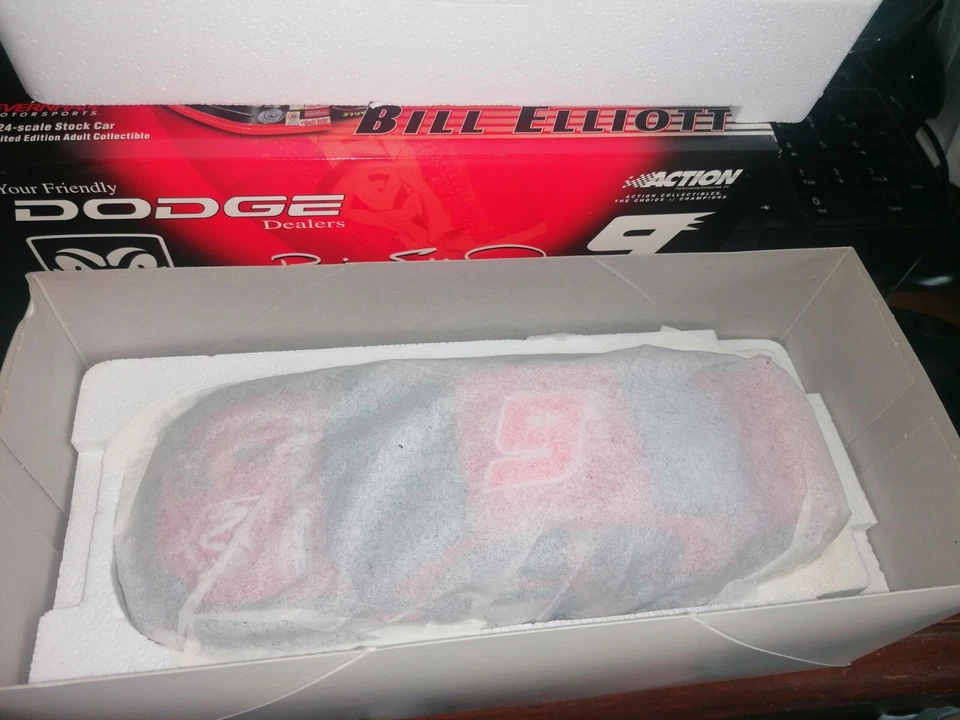 ACTION 1/24 Dodge Intrepid #9 Nascar 2001 B. Elliott - M. Ali - Immagine 3 di 3