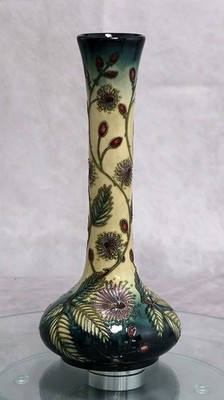 Moorcroft 'Fiji' Vase Limited Edition von Designer Emma Bossons 1. Qualität