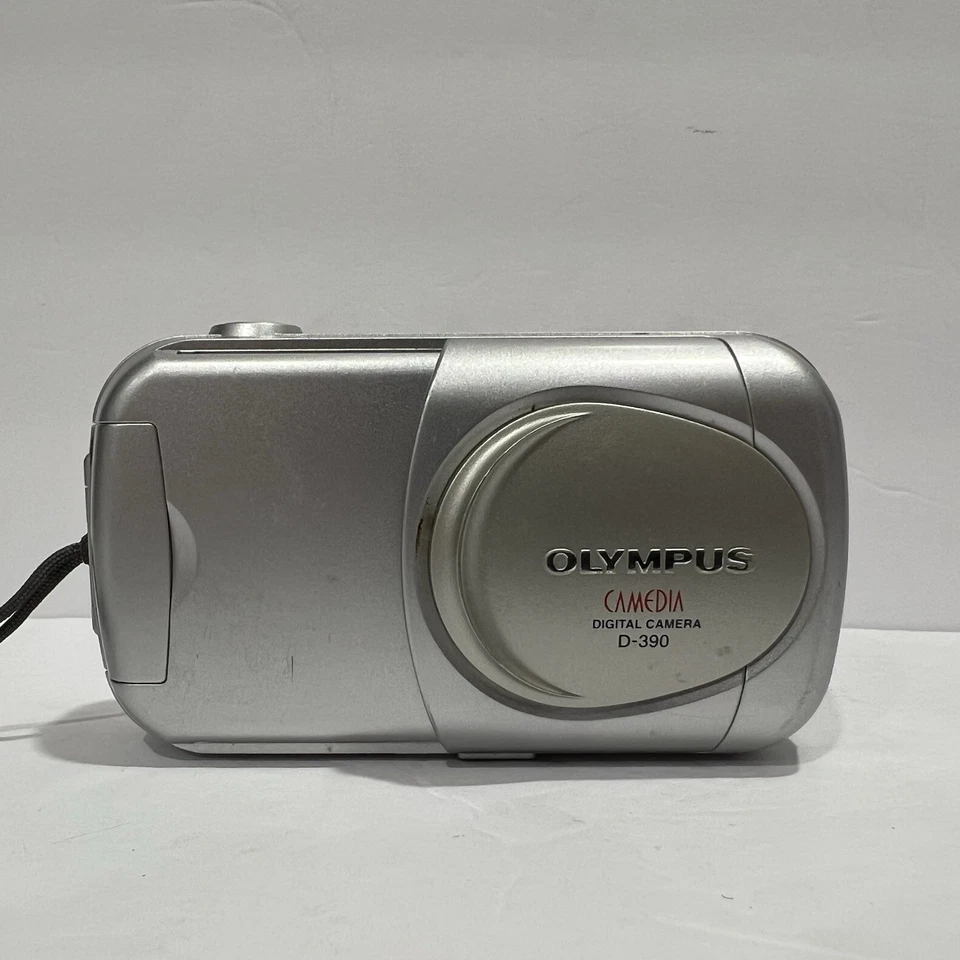Olympus CAMEDIA D-390 Digital Camera Silver 2.0MP – Tested & Working - Image 3 of 4