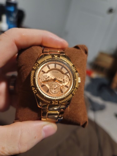 Guess Waterpro Uhr U0235L3 Damen. Goldfarben. Funktioniert gut.