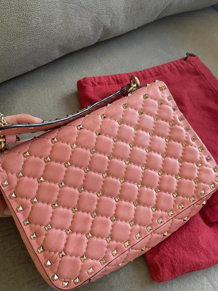 Bolso Valentino Rockstud Spike.Up Solapa Cuero Acolchado Mediano Foto 4 de 4