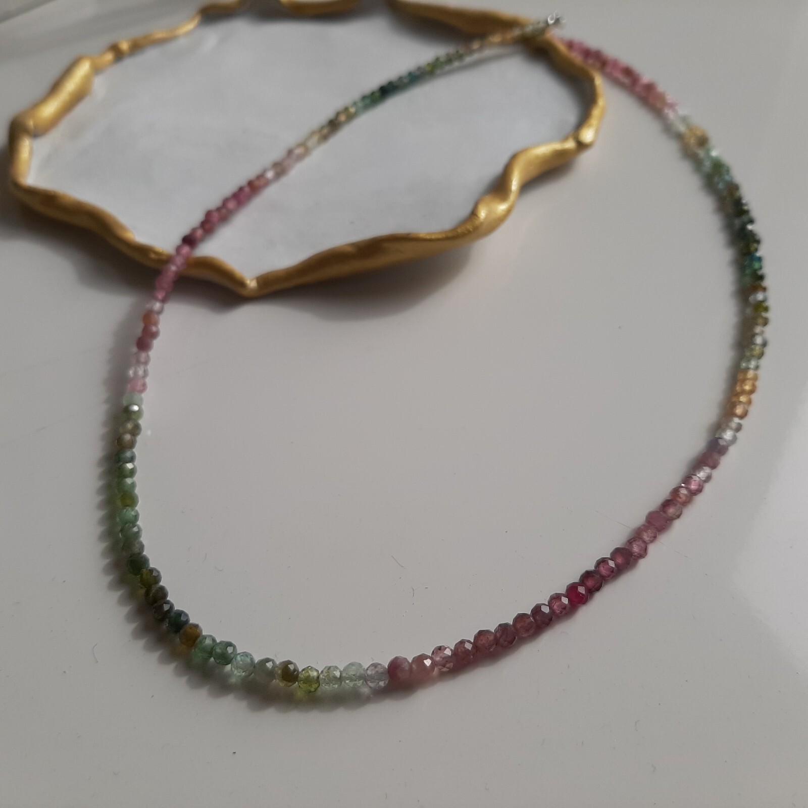 Collier fin tourmaline arc-en-ciel argent 925 hypoallergénique contre le ternissement