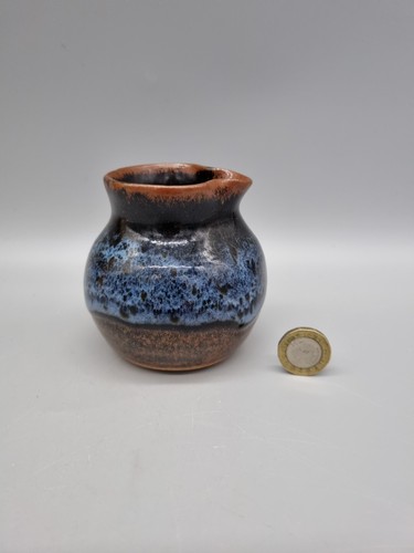 A Vintage Studio Pottery Squat Bulbous Jug / Vessel, Impressed Makers Mark. - Picture 11 of 11