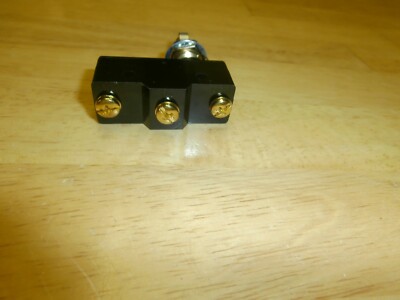 Z15G1318 HIGHLY LIMIT SWITCH PEQUE&Ntilde;O PIVOTE CON RODILLO 1NC 1NO