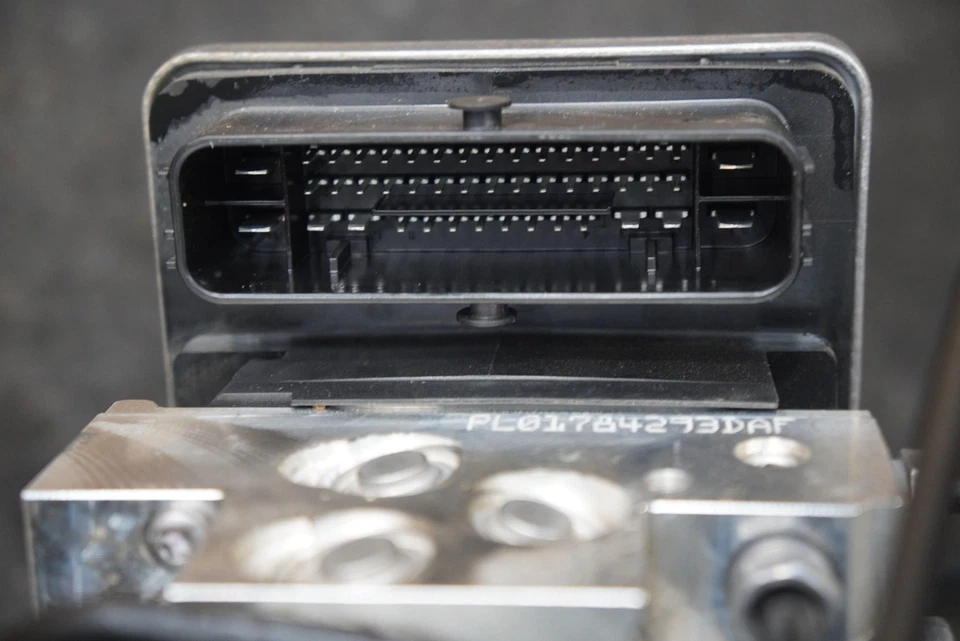 Anti Lock Brake ABS Pump Module 34515A28346 OEM BMW 540i G30 2021 - Image 4 of 4