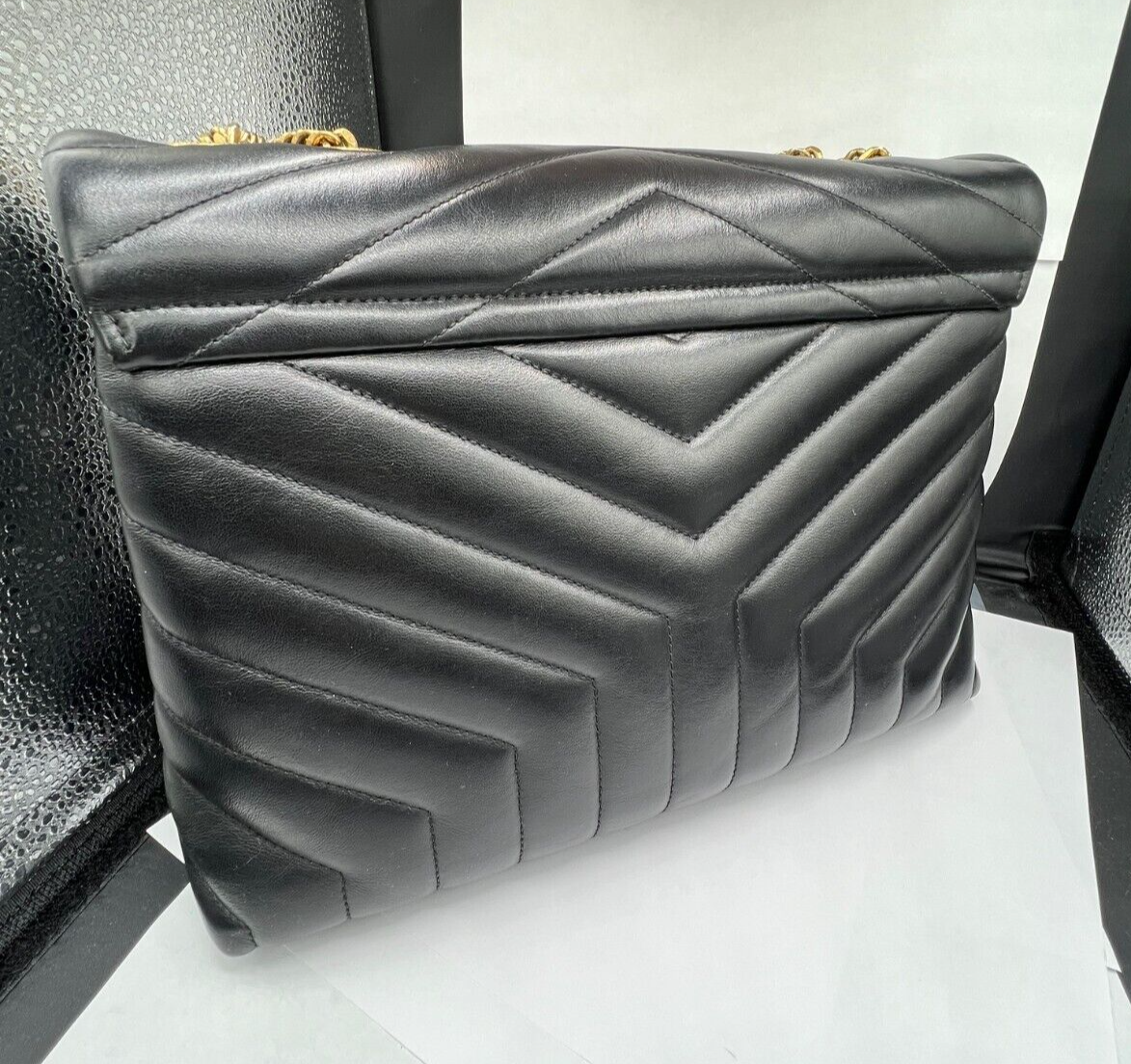 Borsa a tracolla Saint Laurent Loulou bronzo ferramenta media pelle nera trapuntata