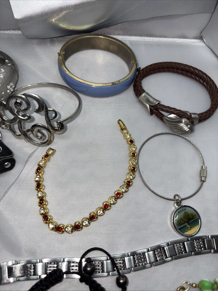 Lote de 20+ brazaletes con cuentas estilos mixtos de colección a moderno paquete de joyería Foto 2 de 4