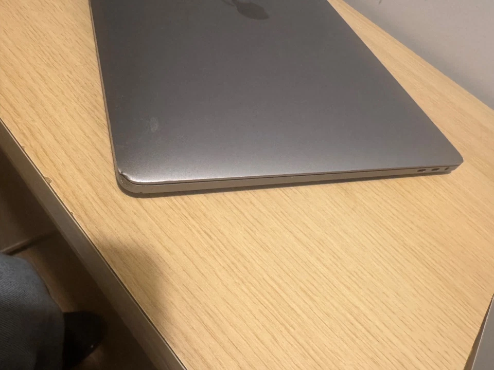 Apple MacBook Pro 15" 2016 · i7 · 16GB · 1TB, photo 3 of 5