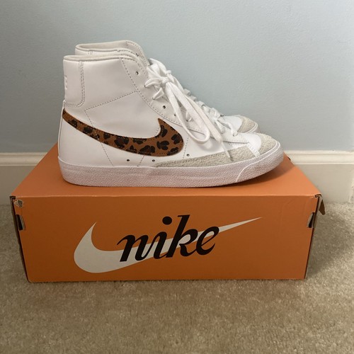Taglia 9 - Blazer Nike '77 Mid Leopard W - Foto 1 di 8